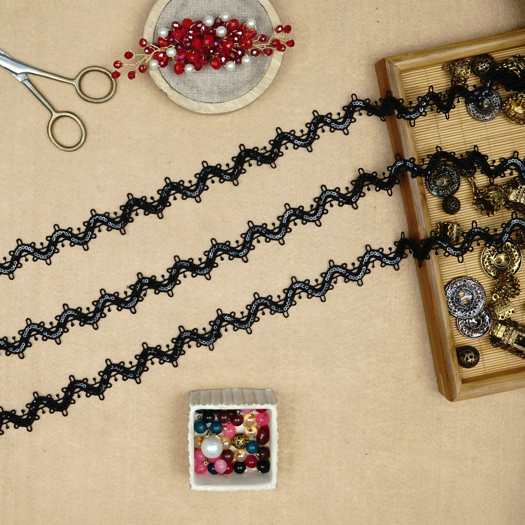 Sequence Shuttle Lace