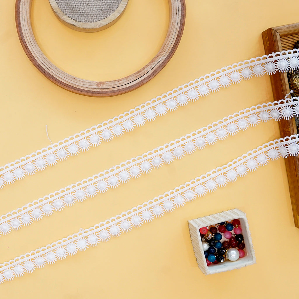 One Side Border Shuttle Lace