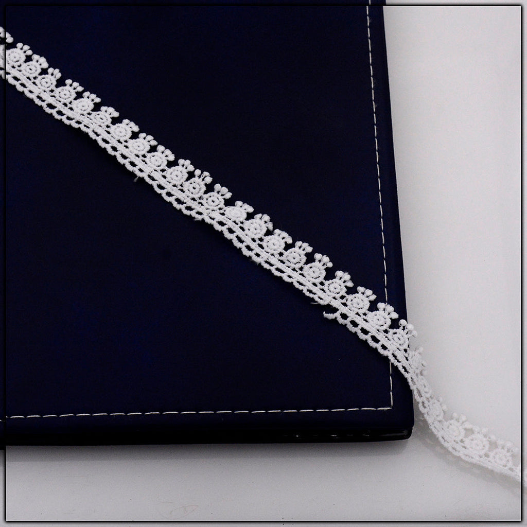 One Side Border Shuttle Lace