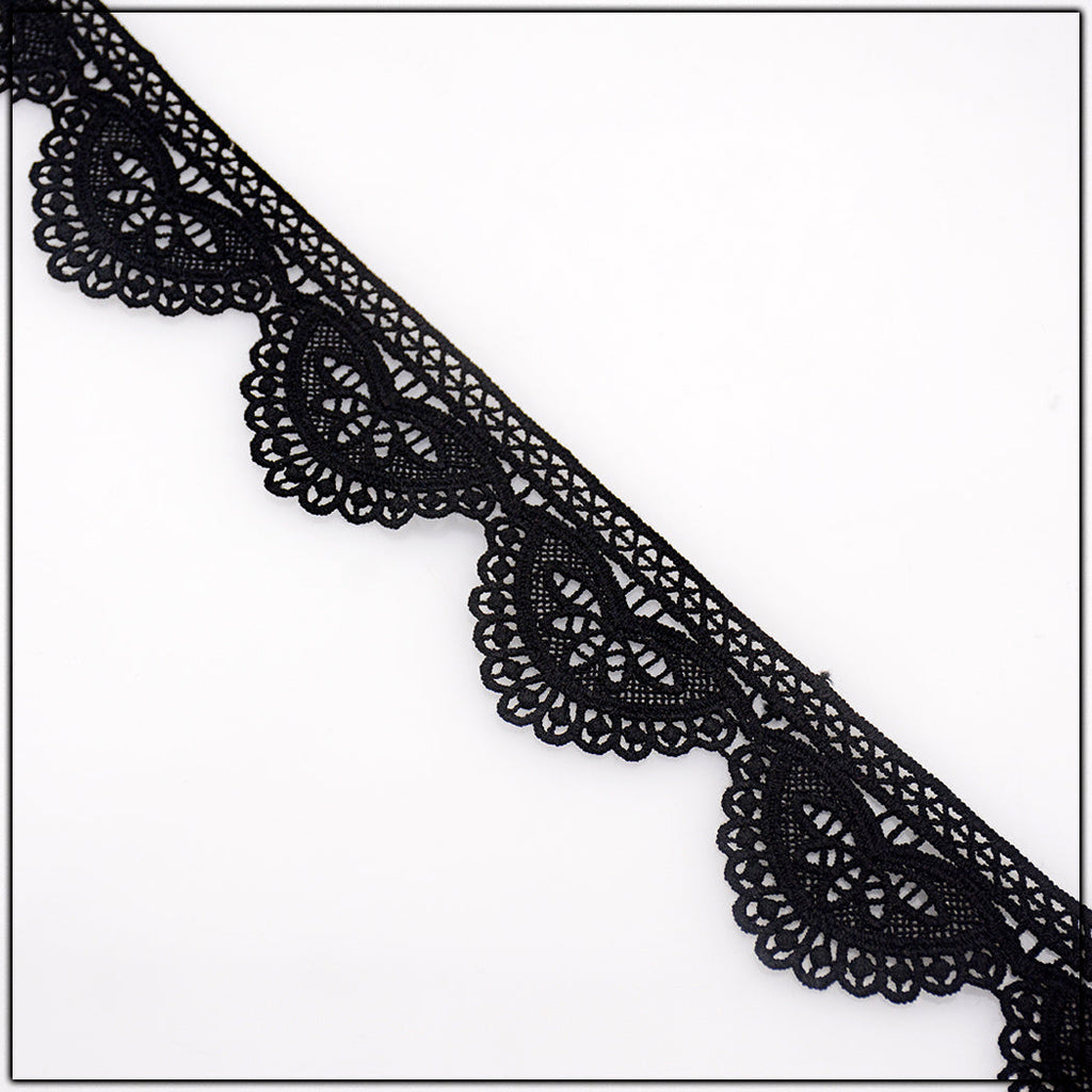One Side Border Shuttle Lace