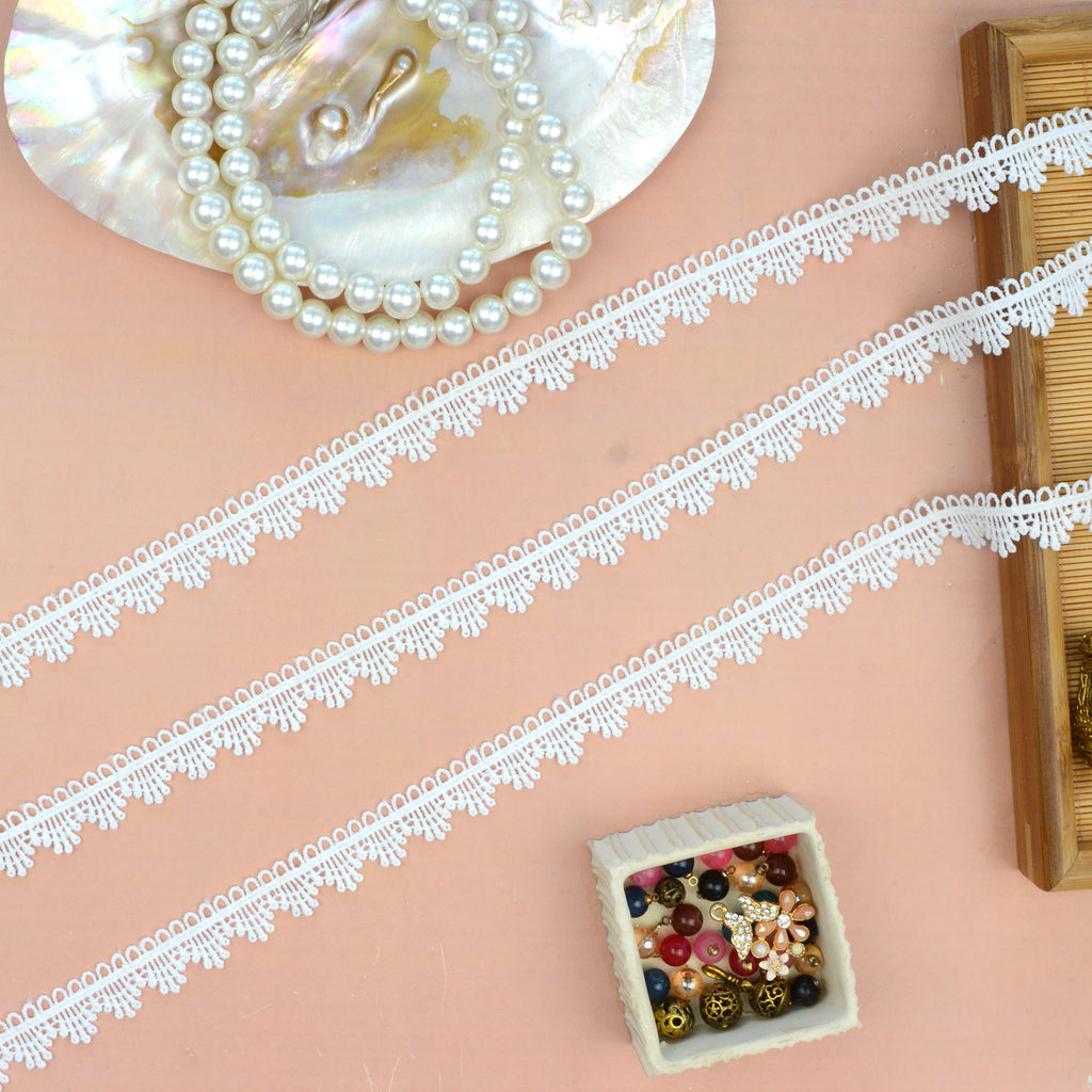 One Side Border Shuttle Lace
