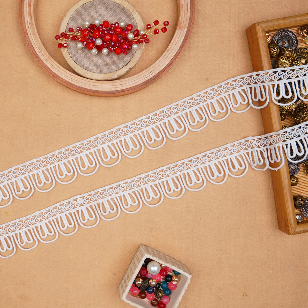 One Side Border Shuttle Lace