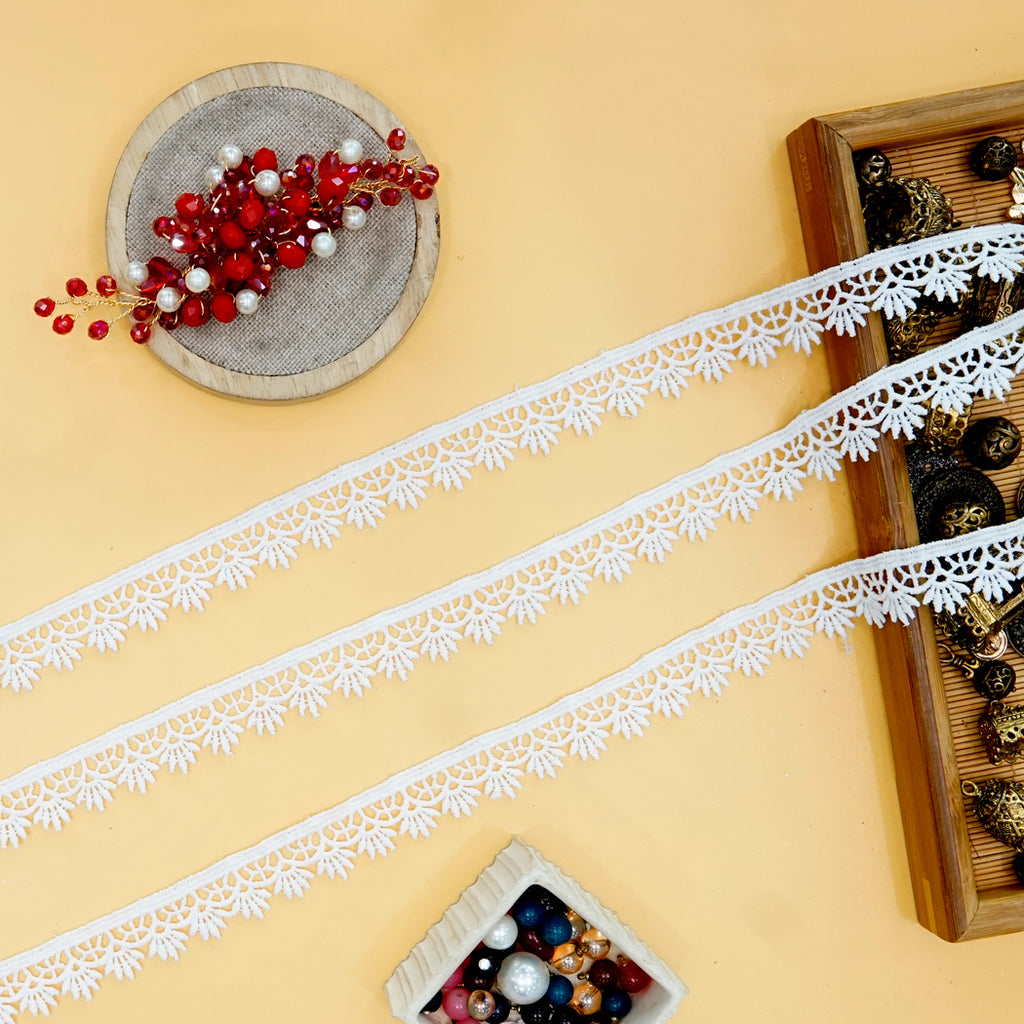 One Side Border Shuttle Lace