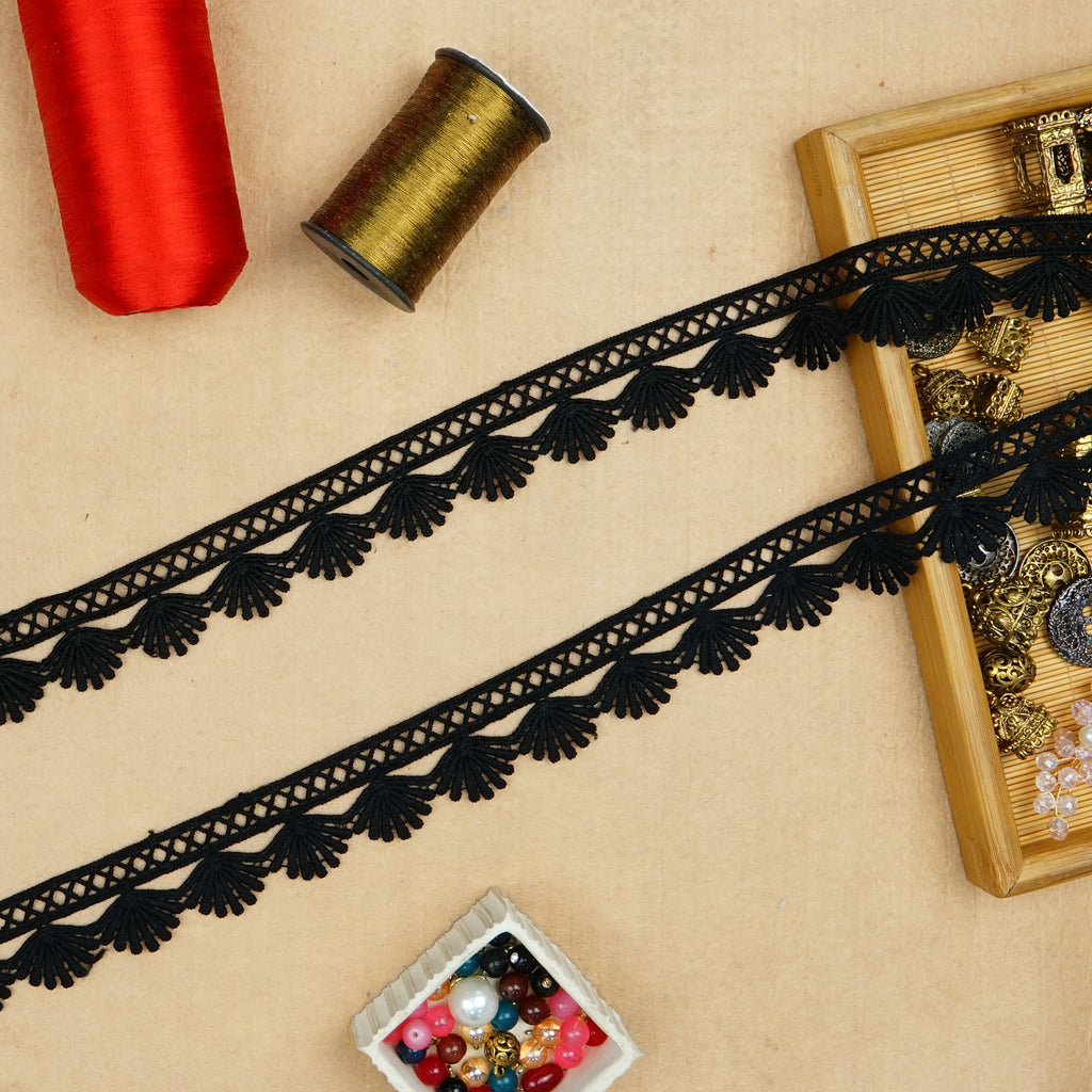 One Side Border Shuttle Lace