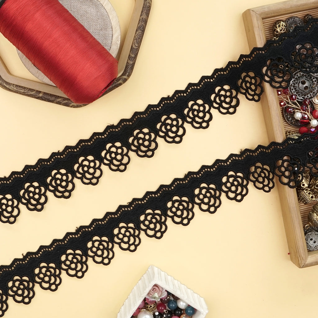 One Side Border Shuttle Lace