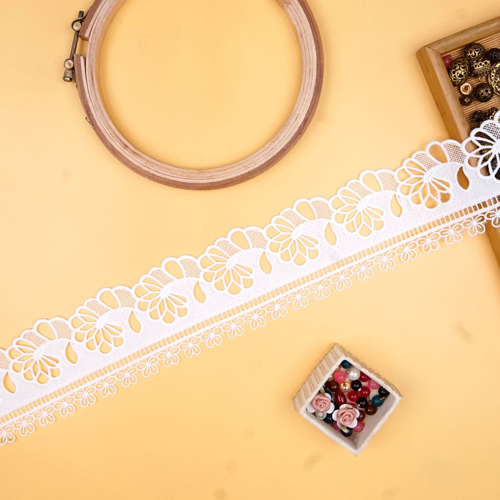 One Side Border Shuttle Lace