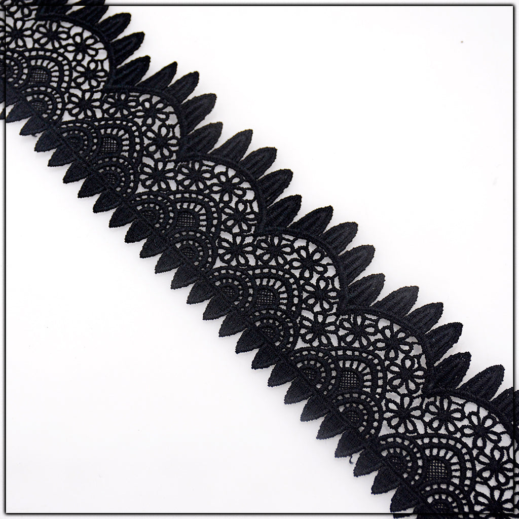One Side Border Shuttle Lace