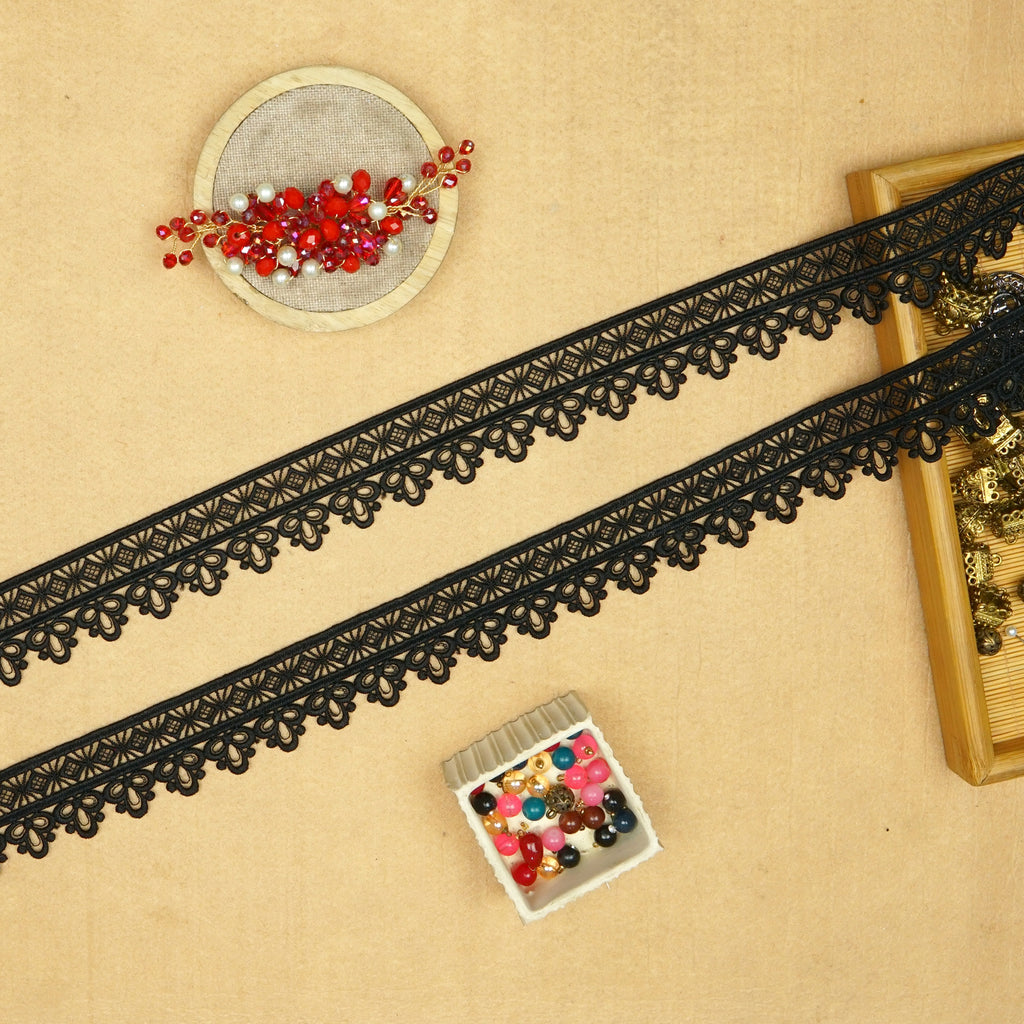 One Side Border Shuttle Lace