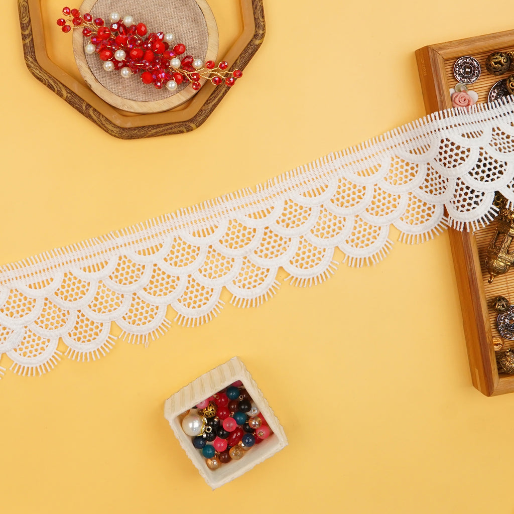 One Side Border Shuttle Lace