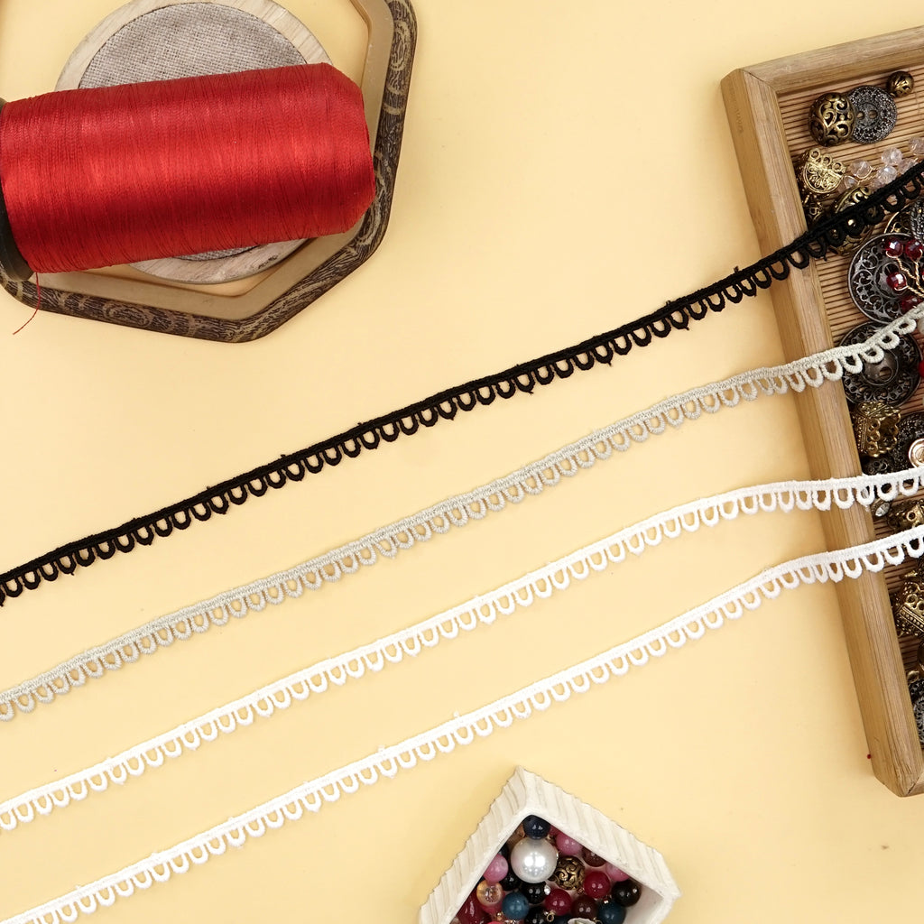 One Side Border Shuttle Lace