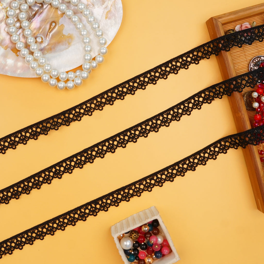 One Side Border Shuttle Lace
