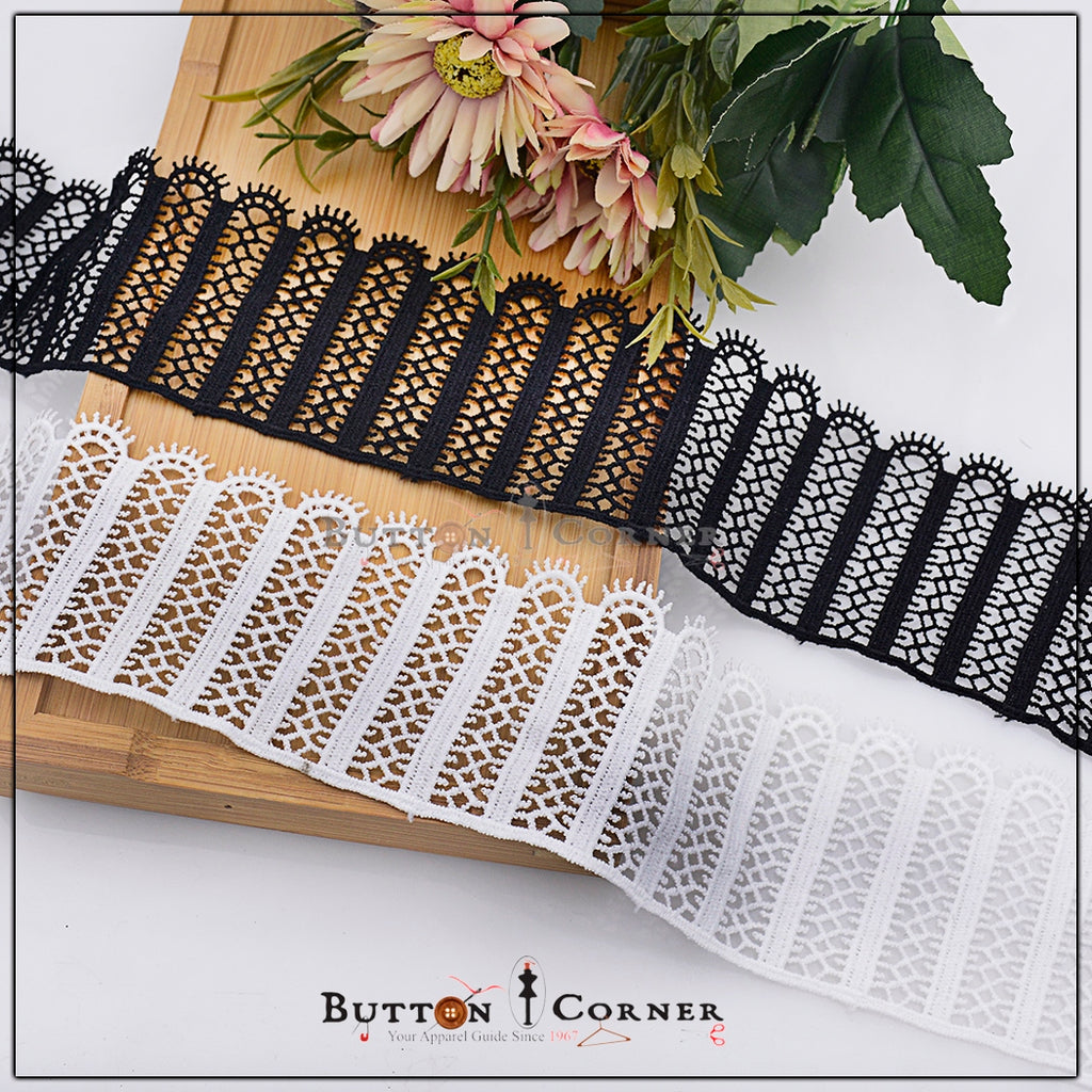 One Side Border Shuttle Lace
