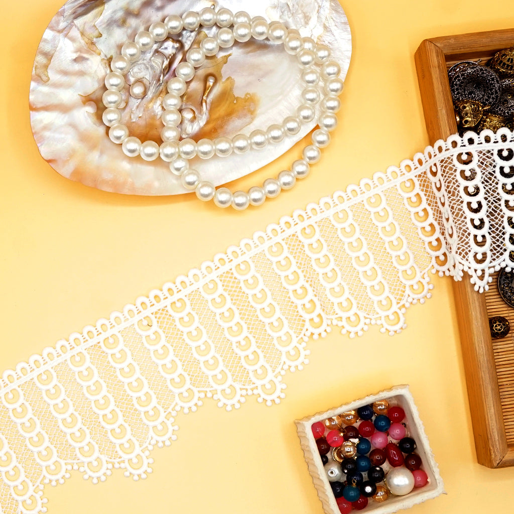 One Side Border Shuttle Lace