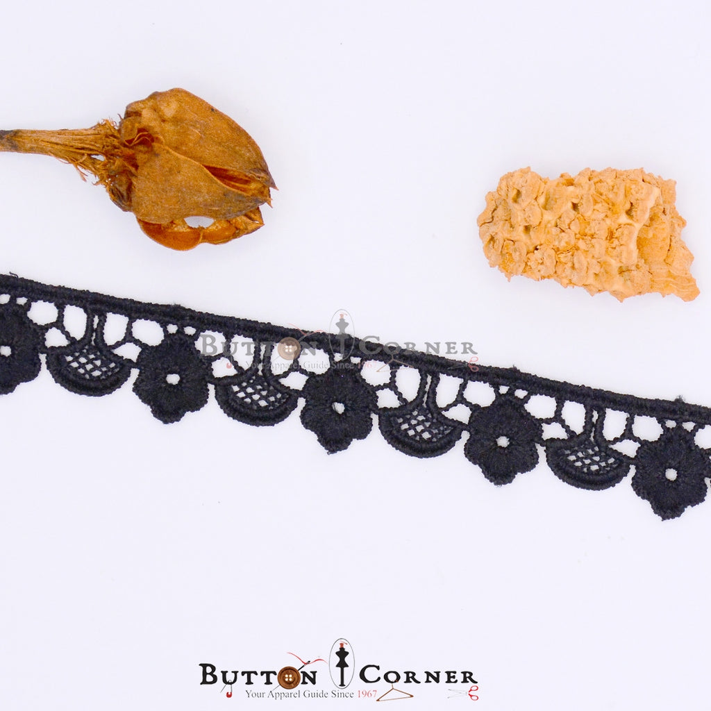 One Side Border Shuttle Lace