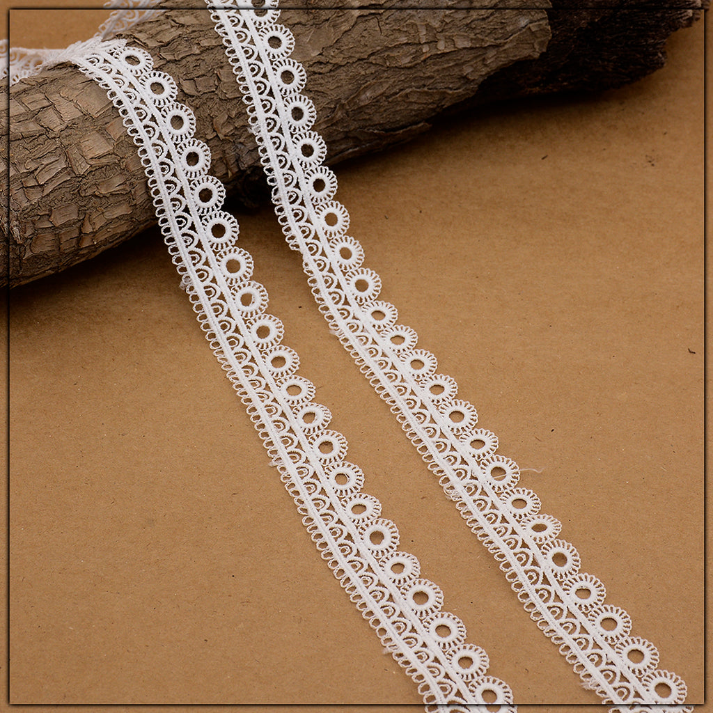 One Side Border Shuttle Lace