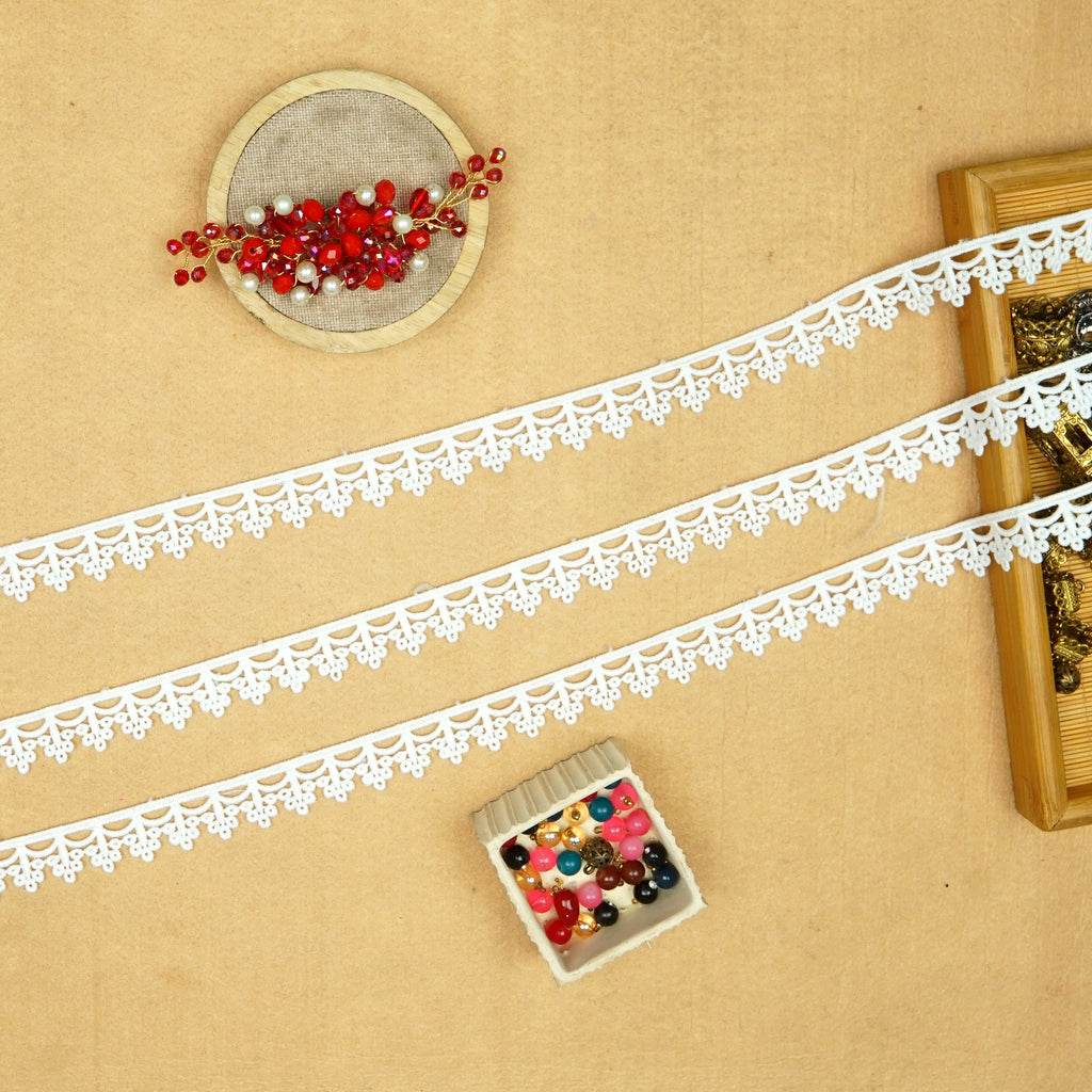 One Side Border Shuttle Lace