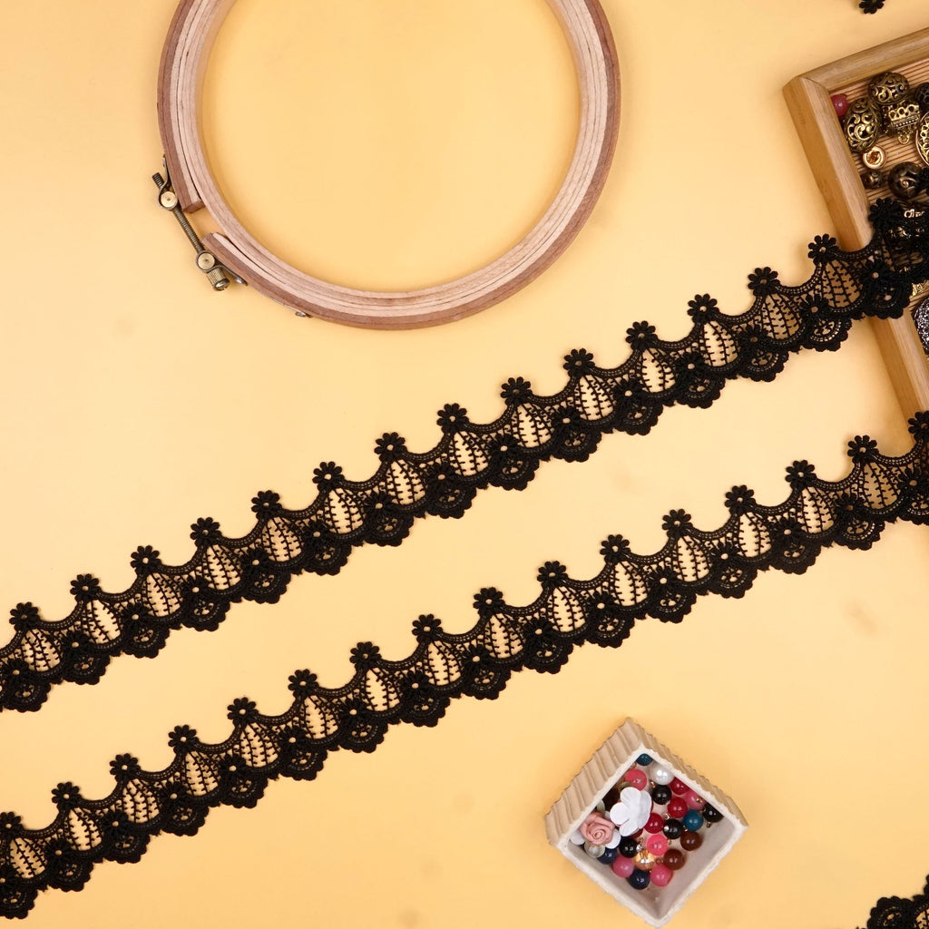 Applique Shuttle Lace
