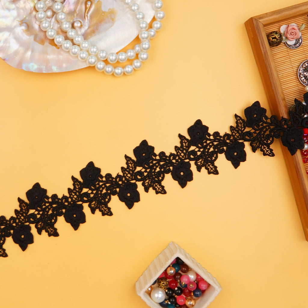 Applique Shuttle Lace