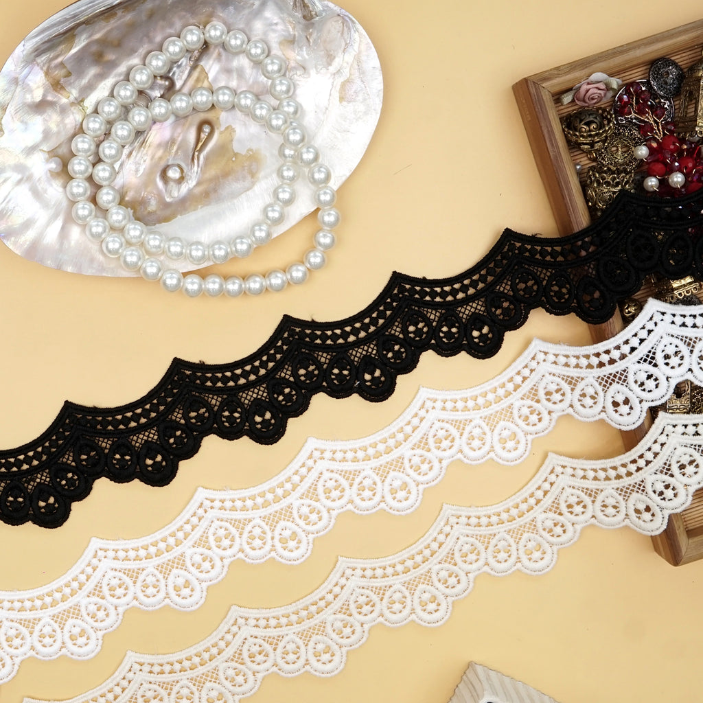 One Side Border Shuttle Lace