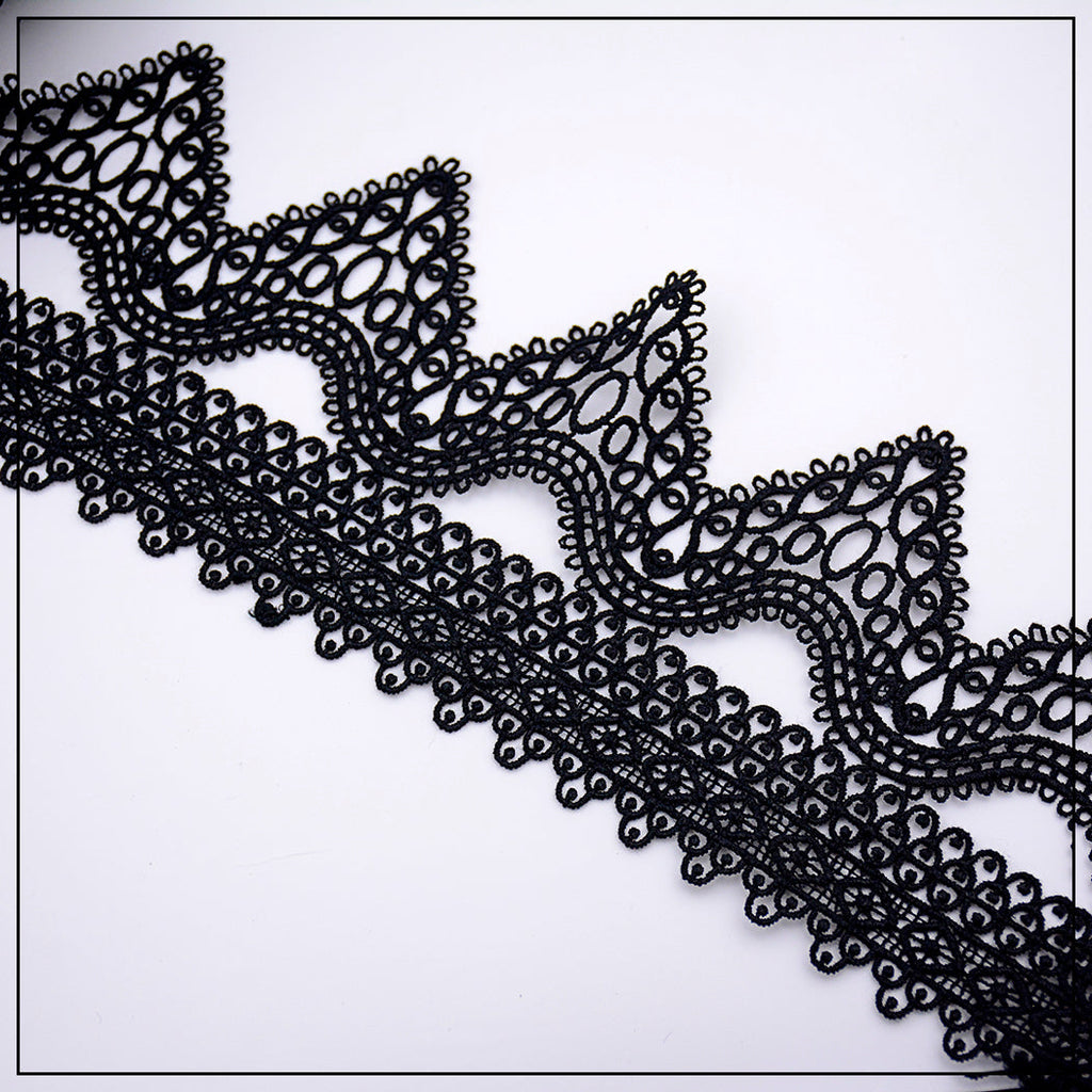 One Side Border Shuttle Lace