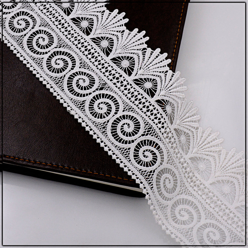 One Side Border Shuttle Lace