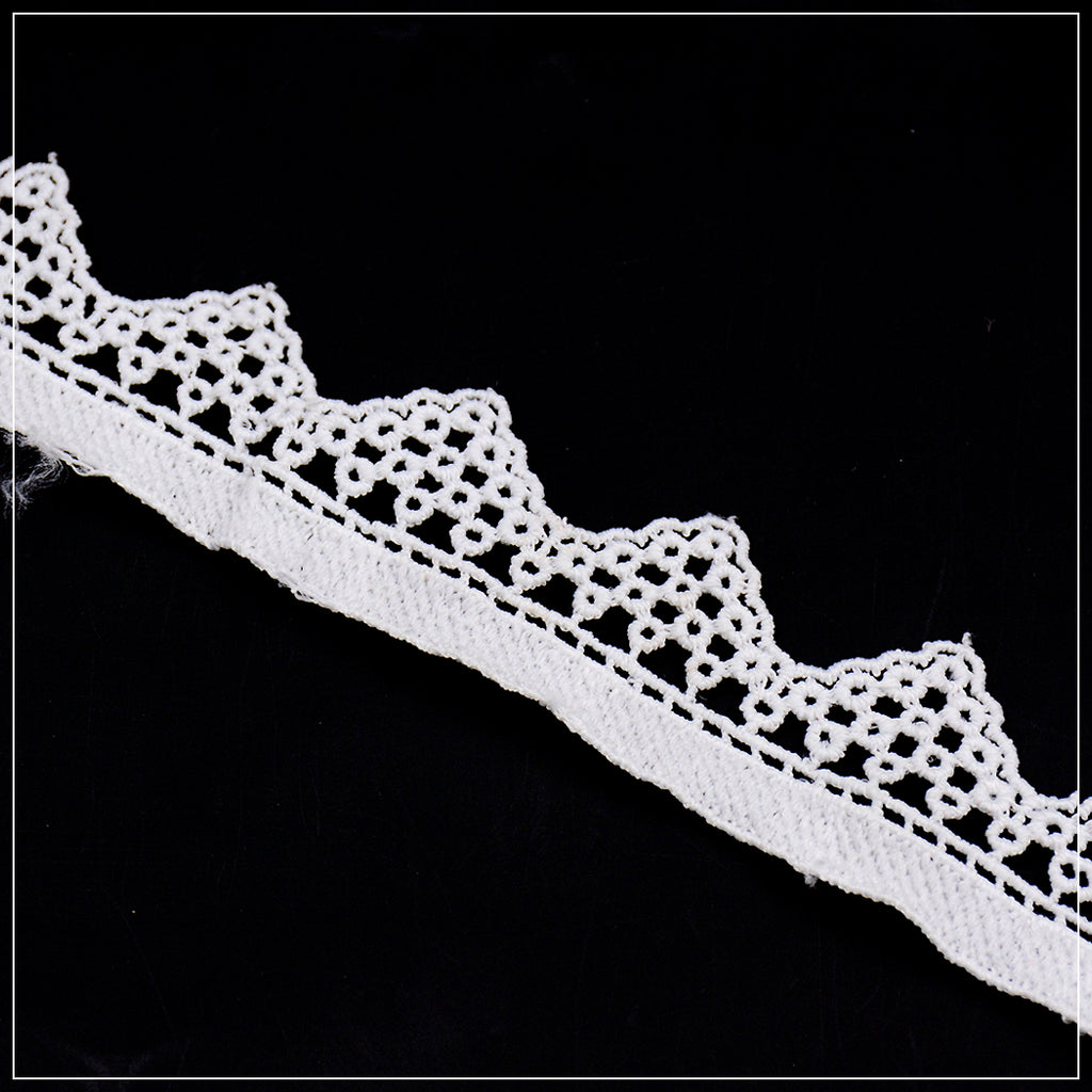 Shuttle One Side Border Lace