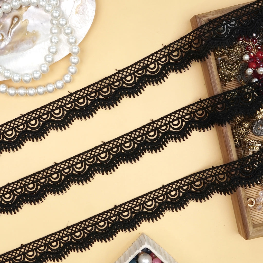 One Side Border Shuttle Lace