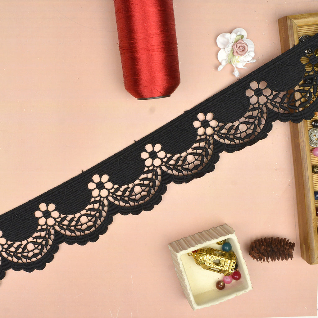 One Side Border Shuttle Lace