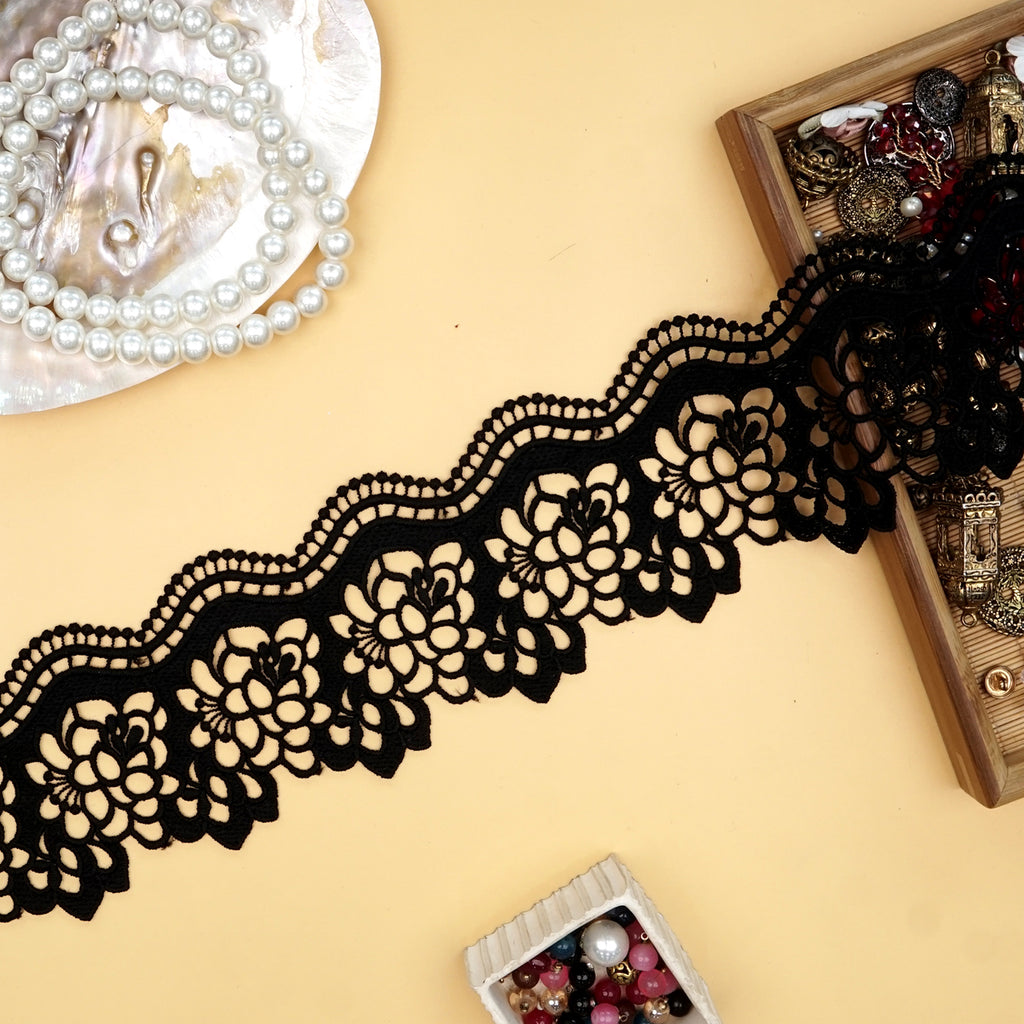 One Side Border Shuttle Lace