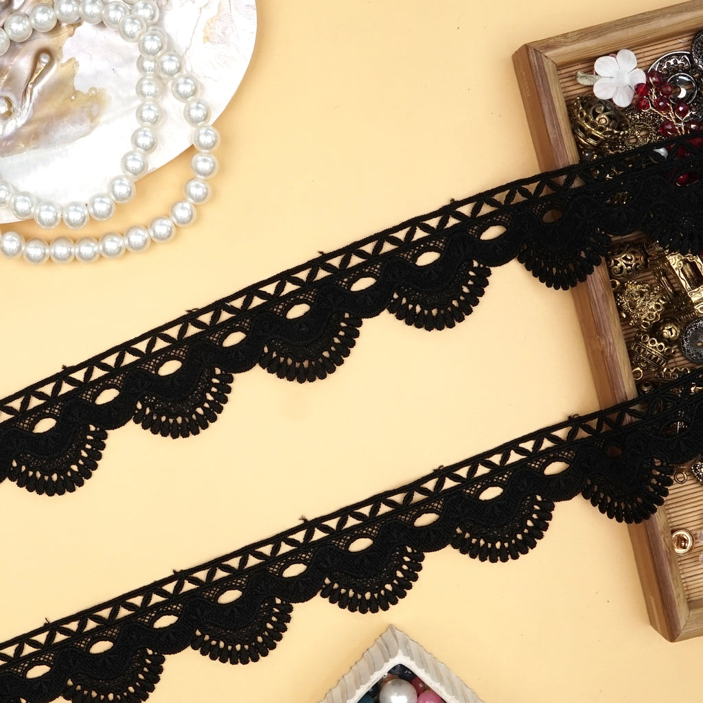 One Side Border Shuttle Lace