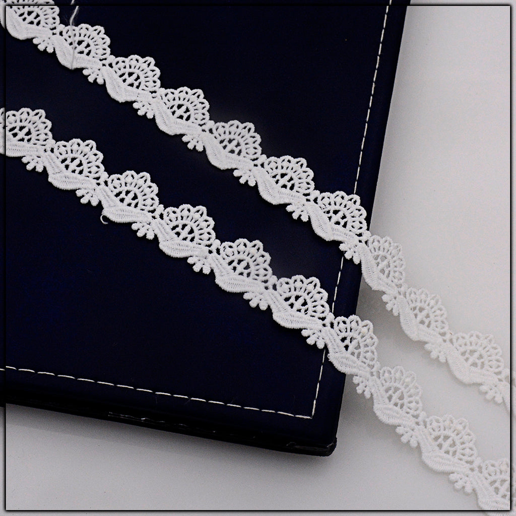 One Side Border Shuttle Lace