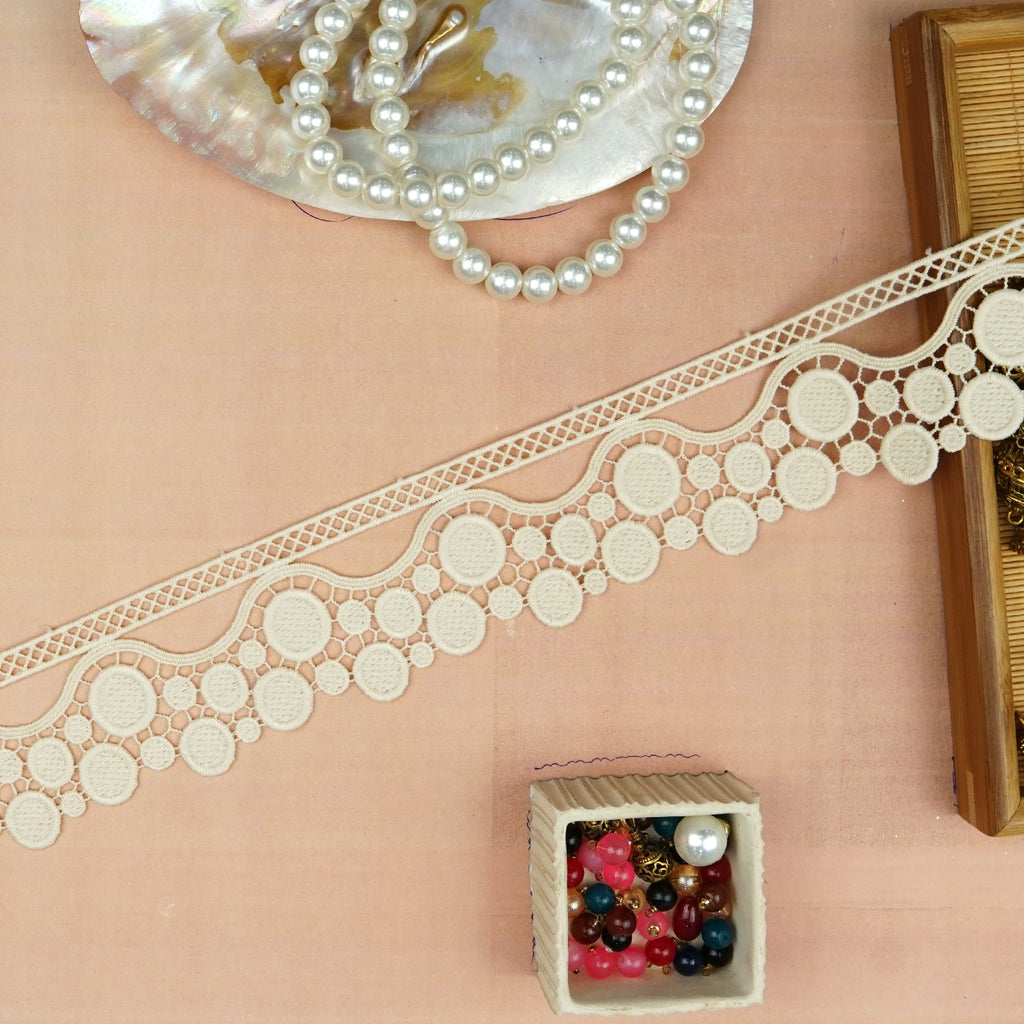 One Side Border Shuttle Lace