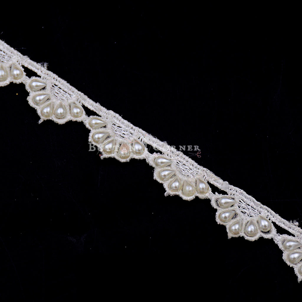 One Side Border Pearl Shuttle Lace