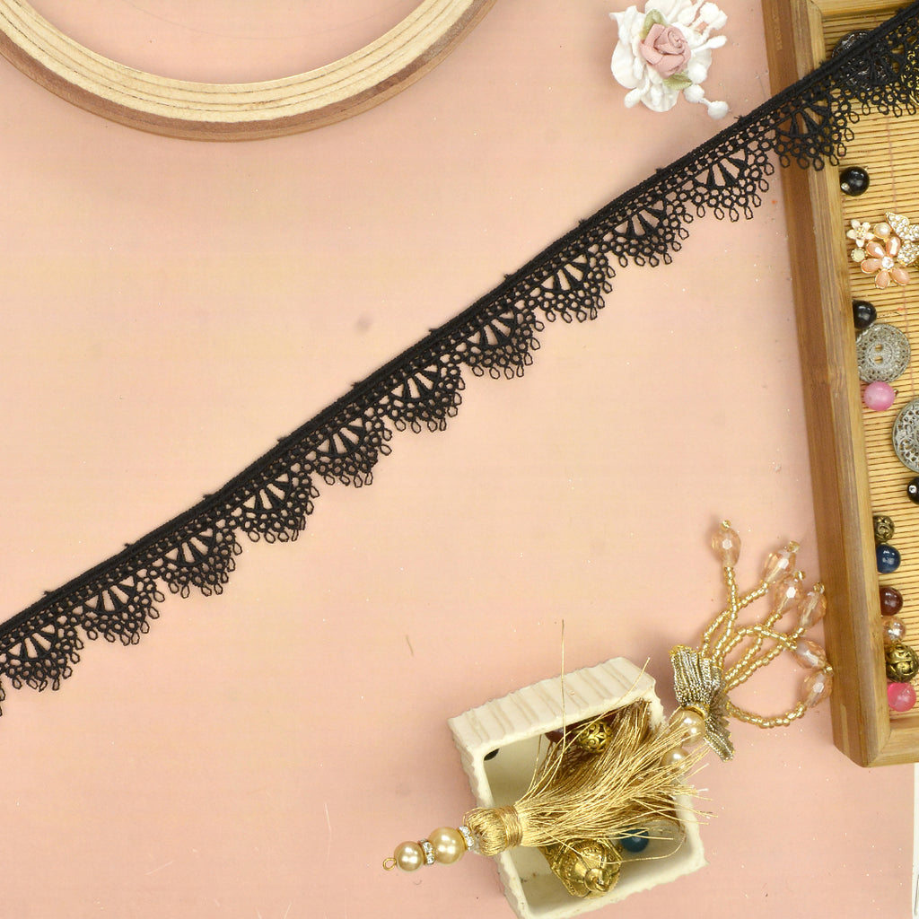 One Side Border Shuttle Lace