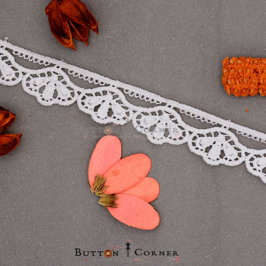 One Side Border Shuttle Lace