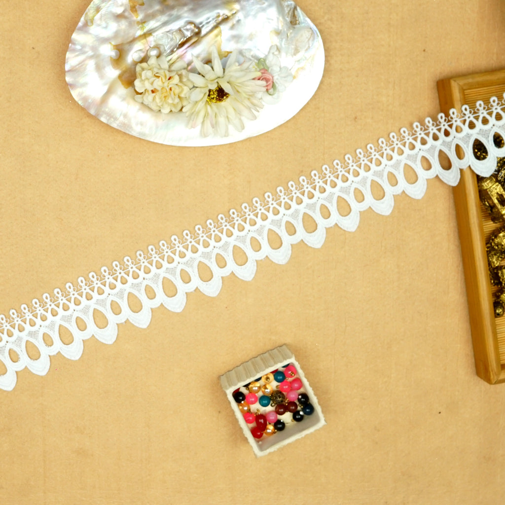 One Side Border Shuttle Lace