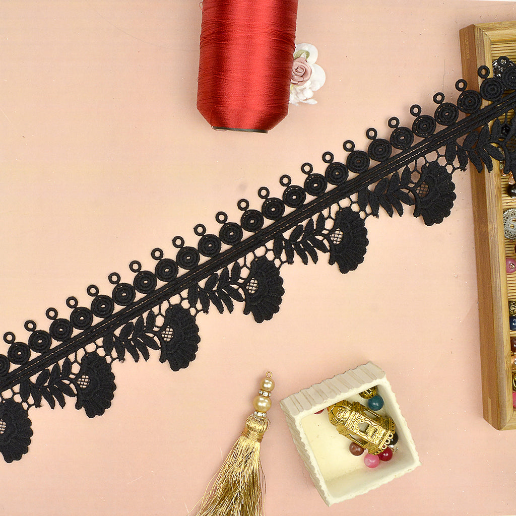 One Side Border Shuttle Lace
