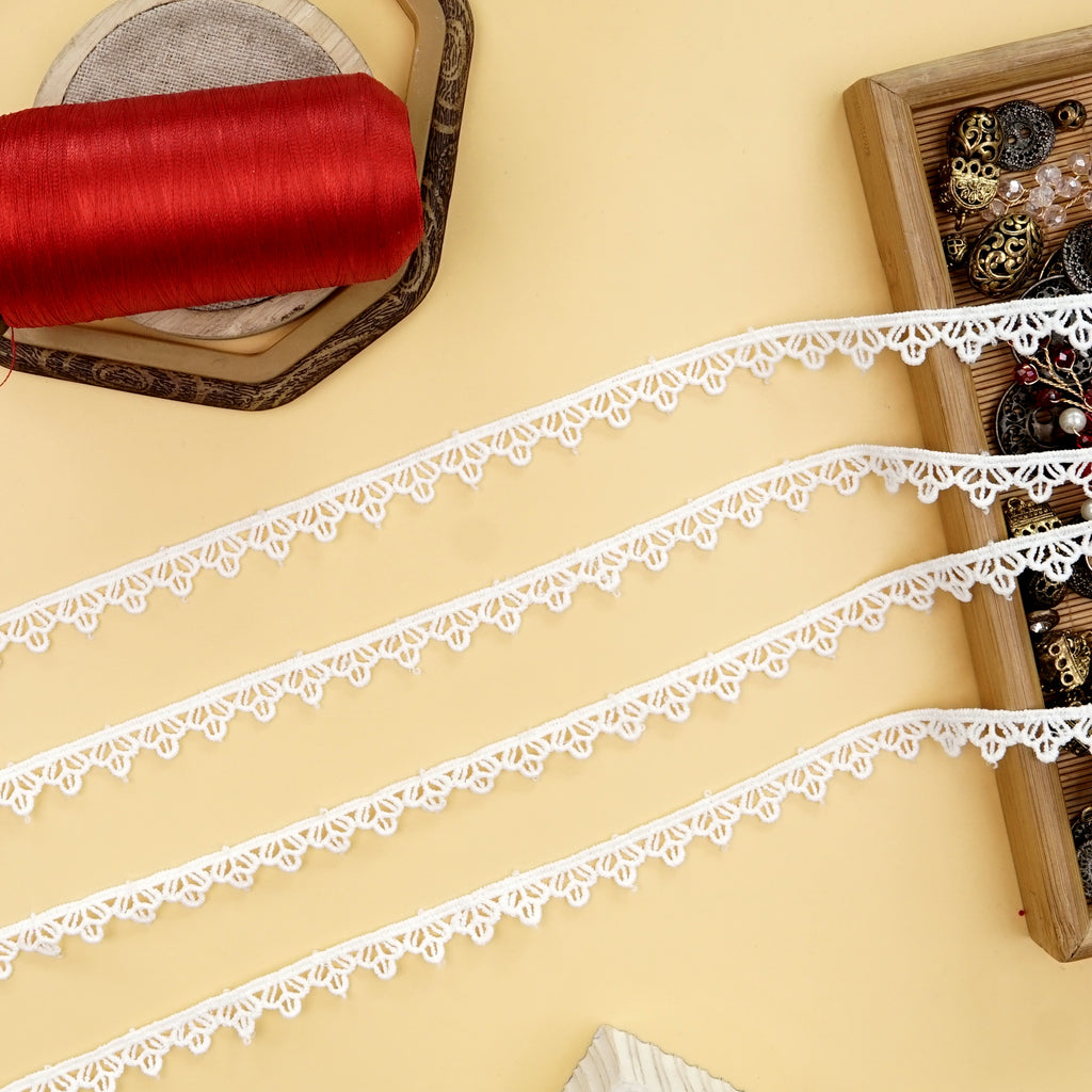 One Side Border Shuttle Lace