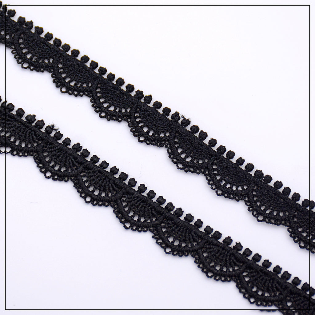One Side Border Shuttle Lace