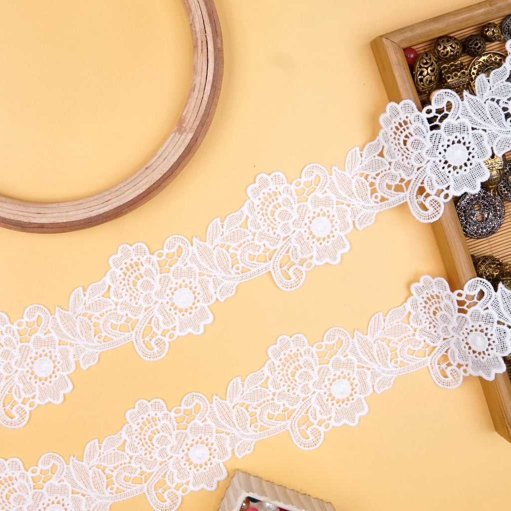 Applique Shuttle Lace