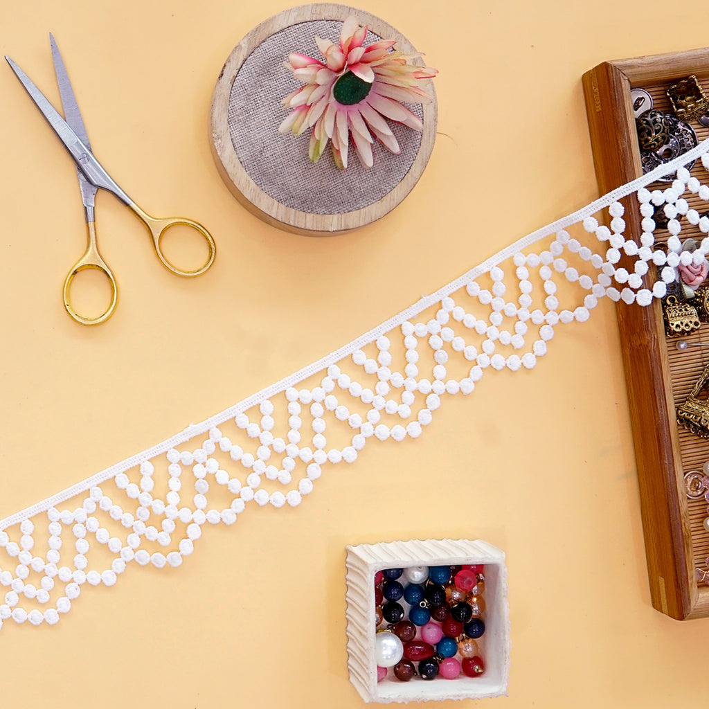 One Side Border Shuttle Lace