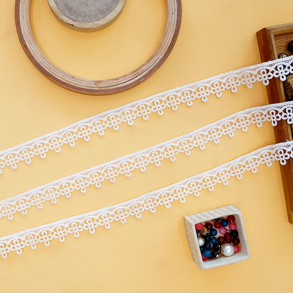 One Side Border Shuttle Lace
