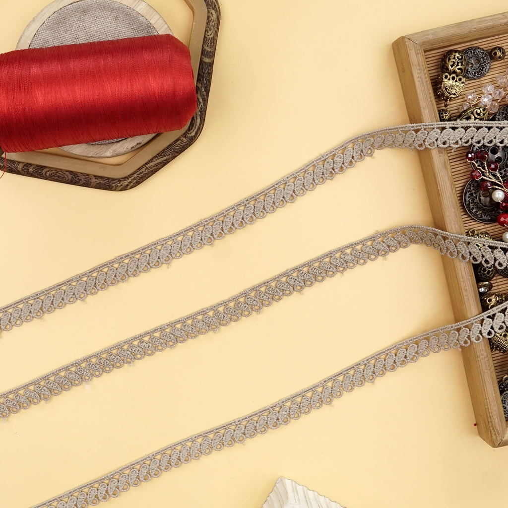One Side Border Shuttle Lace