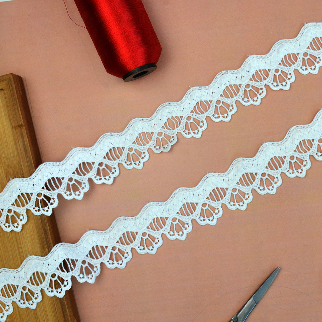 One Side Border Shuttle Lace