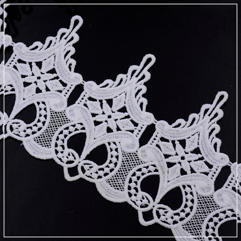 One Side Border Shuttle Lace