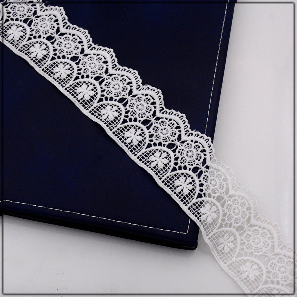 One Side Border Shuttle Lace