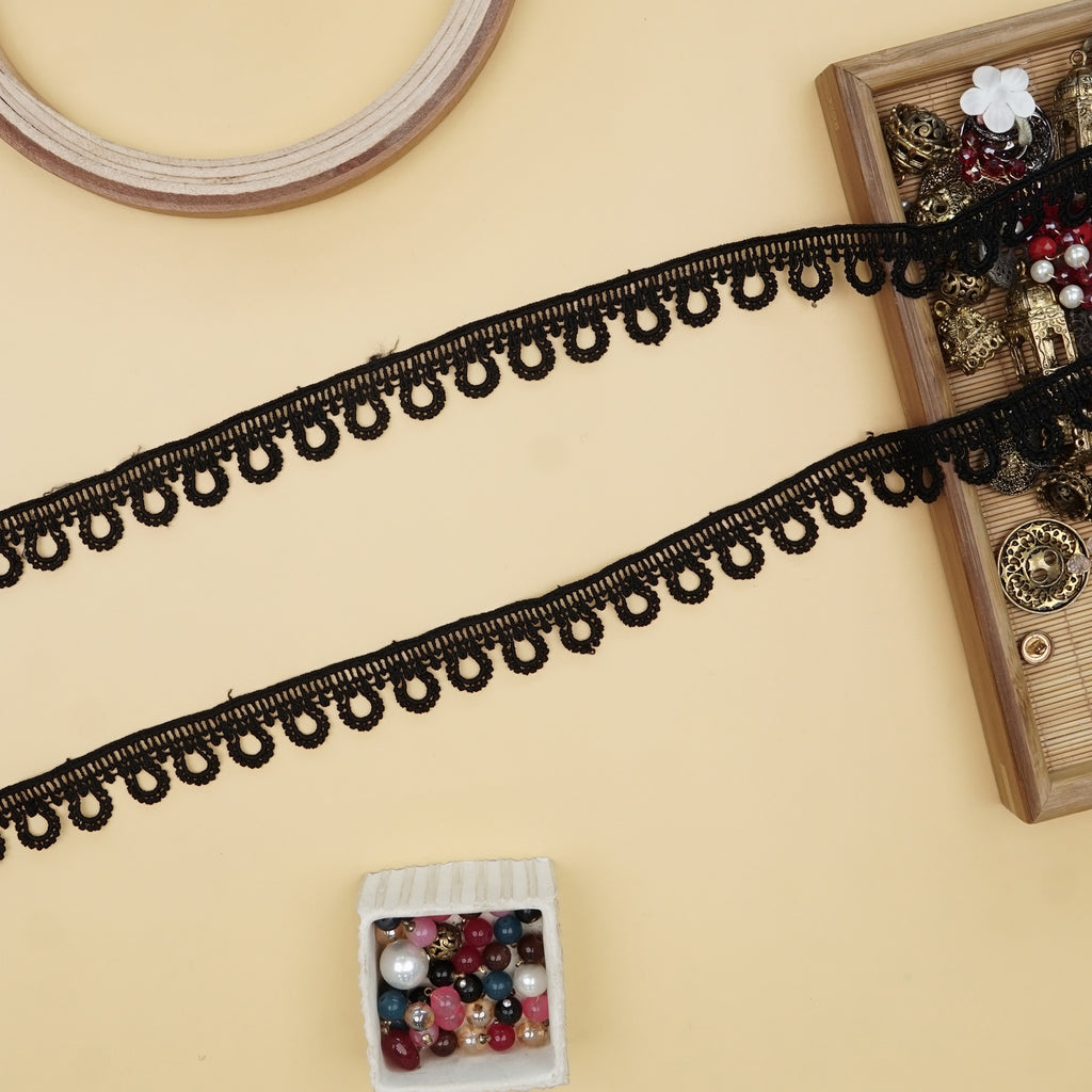 One Side Border Shuttle Lace