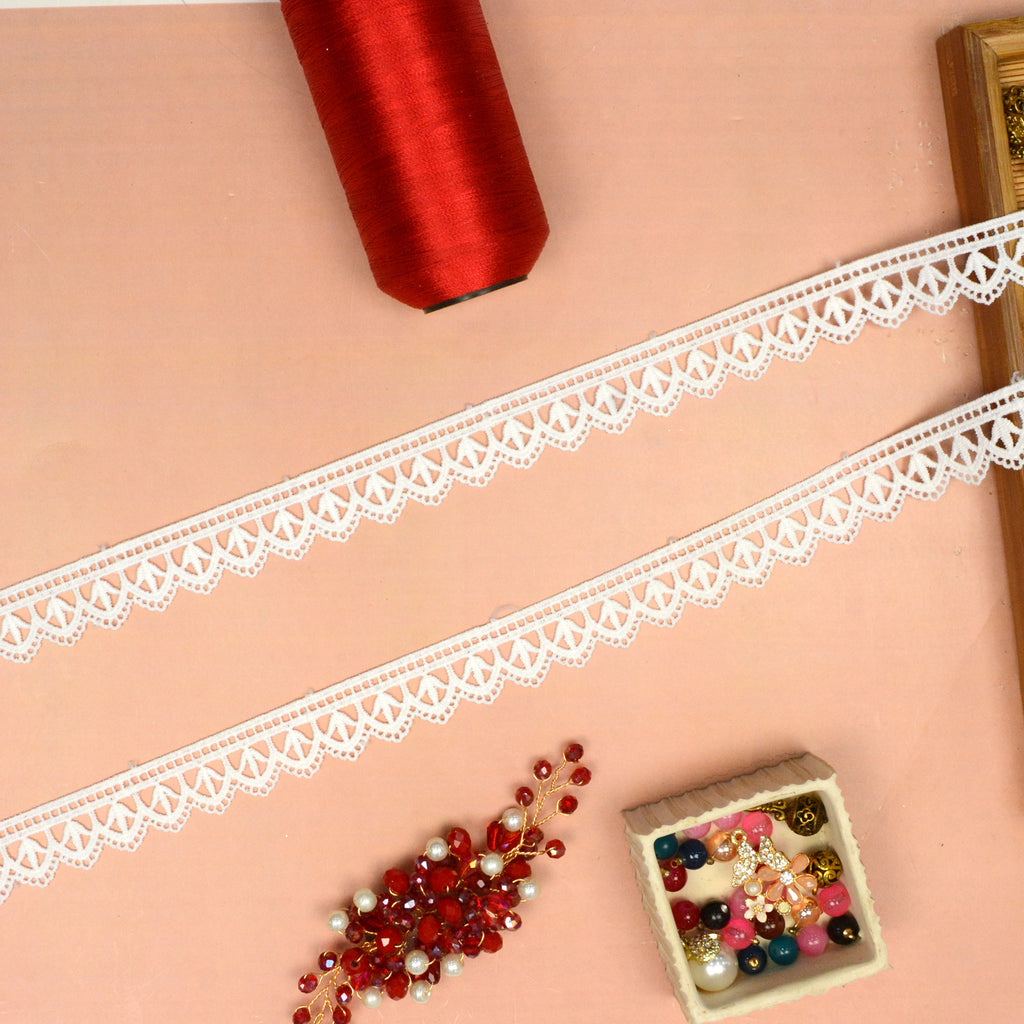 One Side Border Shuttle Lace