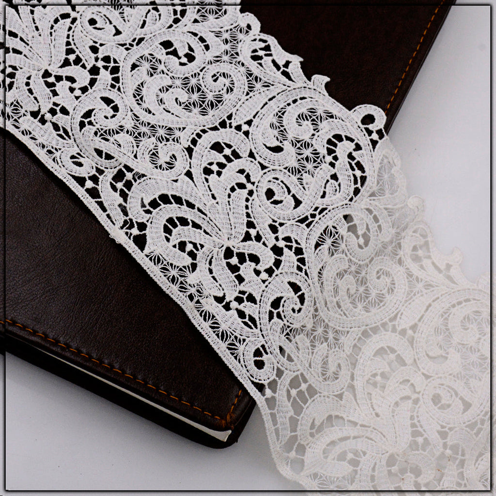 One Side Border Shuttle Lace