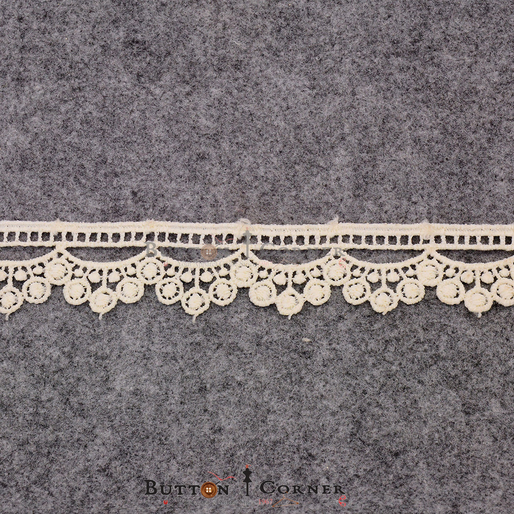 One Side Border Shuttle Lace